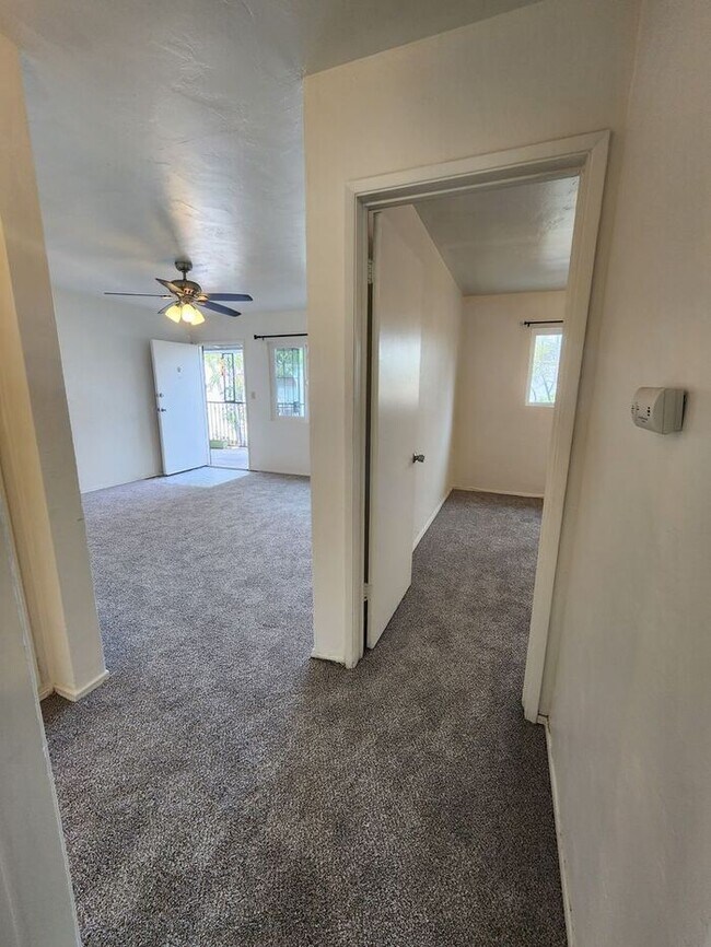 Building Photo - $1000 REBATE!! Delightful La Mesa 2BR/1BA in Small Complex