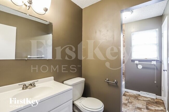 Building Photo - 2217 SW Keystone Dr