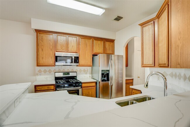 Building Photo - 7630 N Linpar Ct