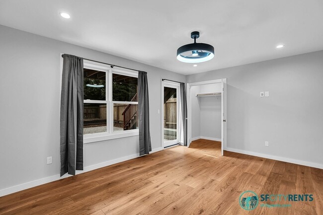 Building Photo - Sunnyside: Newly Renovated Single Family H...