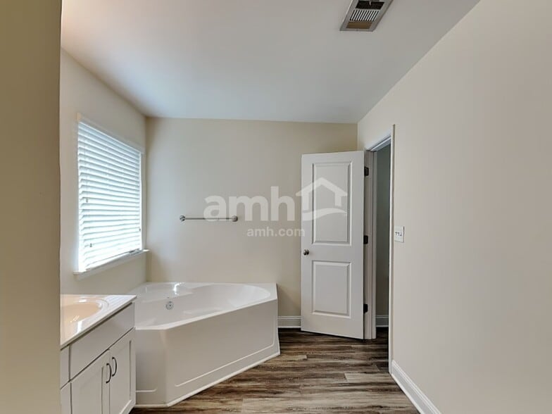 Building Photo - 77 Dynasty Ln