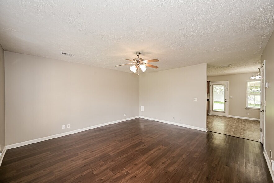 Building Photo - 3746 Maya Dr