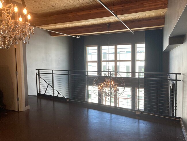 Building Photo - Veer Lofts Condominiums -  South Lake Union