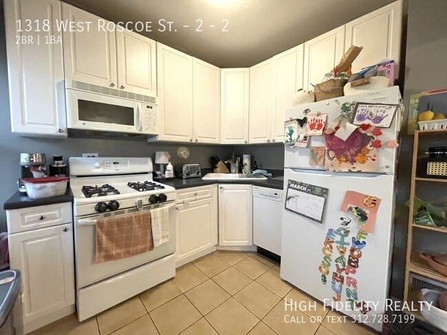 Building Photo - 1318 W Roscoe St