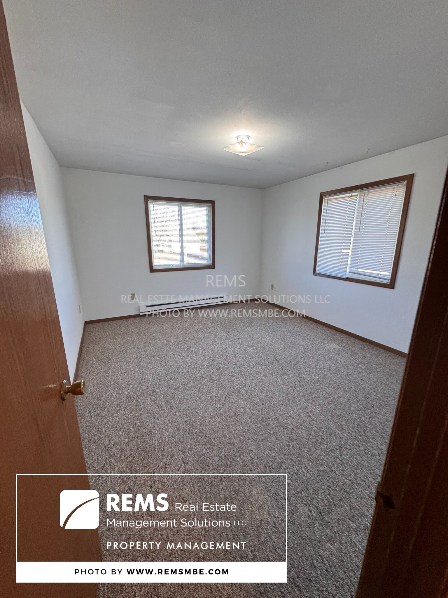 Building Photo - 544 E Slifer St
