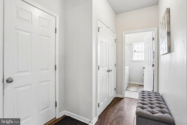 Building Photo - 427 Green Meadow Dr.