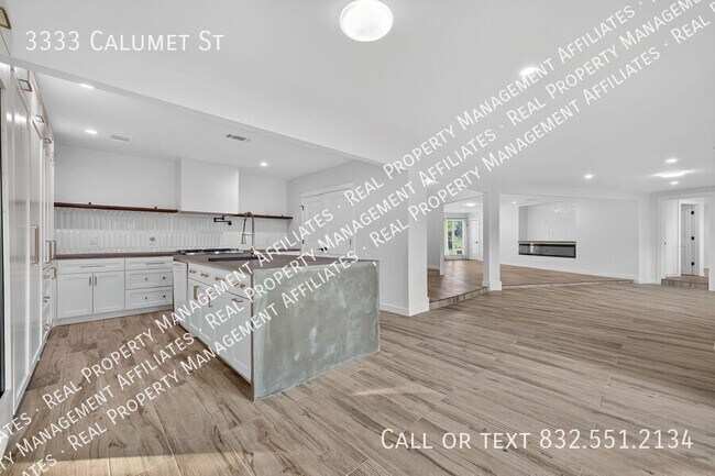 Building Photo - 3333 Calumet St