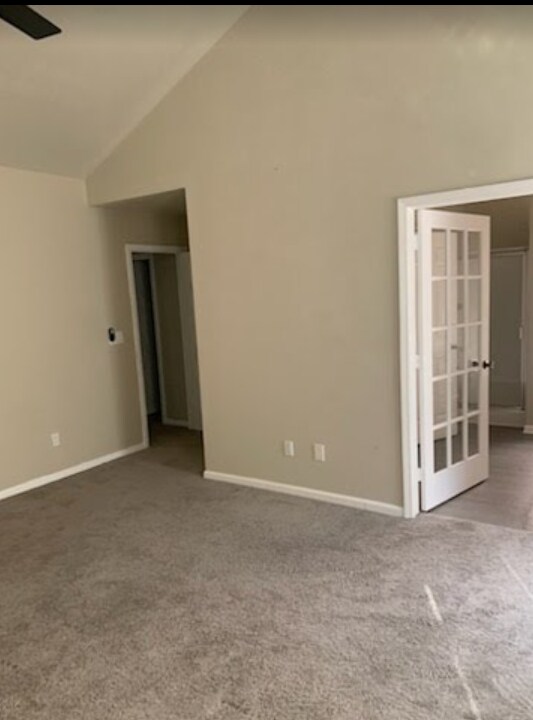 Building Photo - 4404 Ravenwood Dr