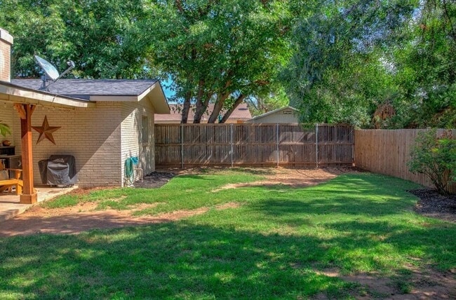 Building Photo - Pre-Leasing - 3 bed 2 bath