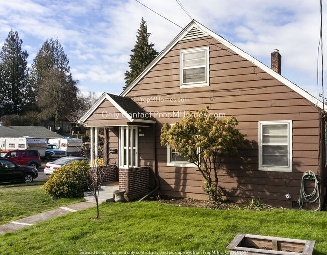 Building Photo - 3031 SE 52nd Ave