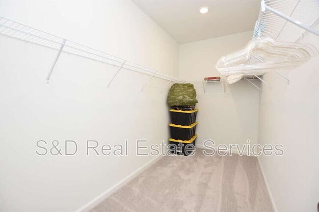 Building Photo - 349 Sol Vis Dr