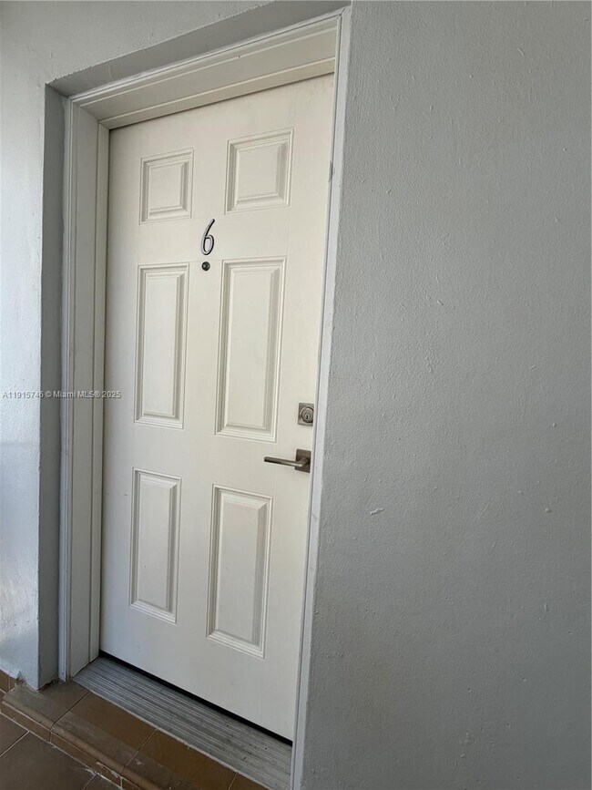 Building Photo - 629 SW 10th St