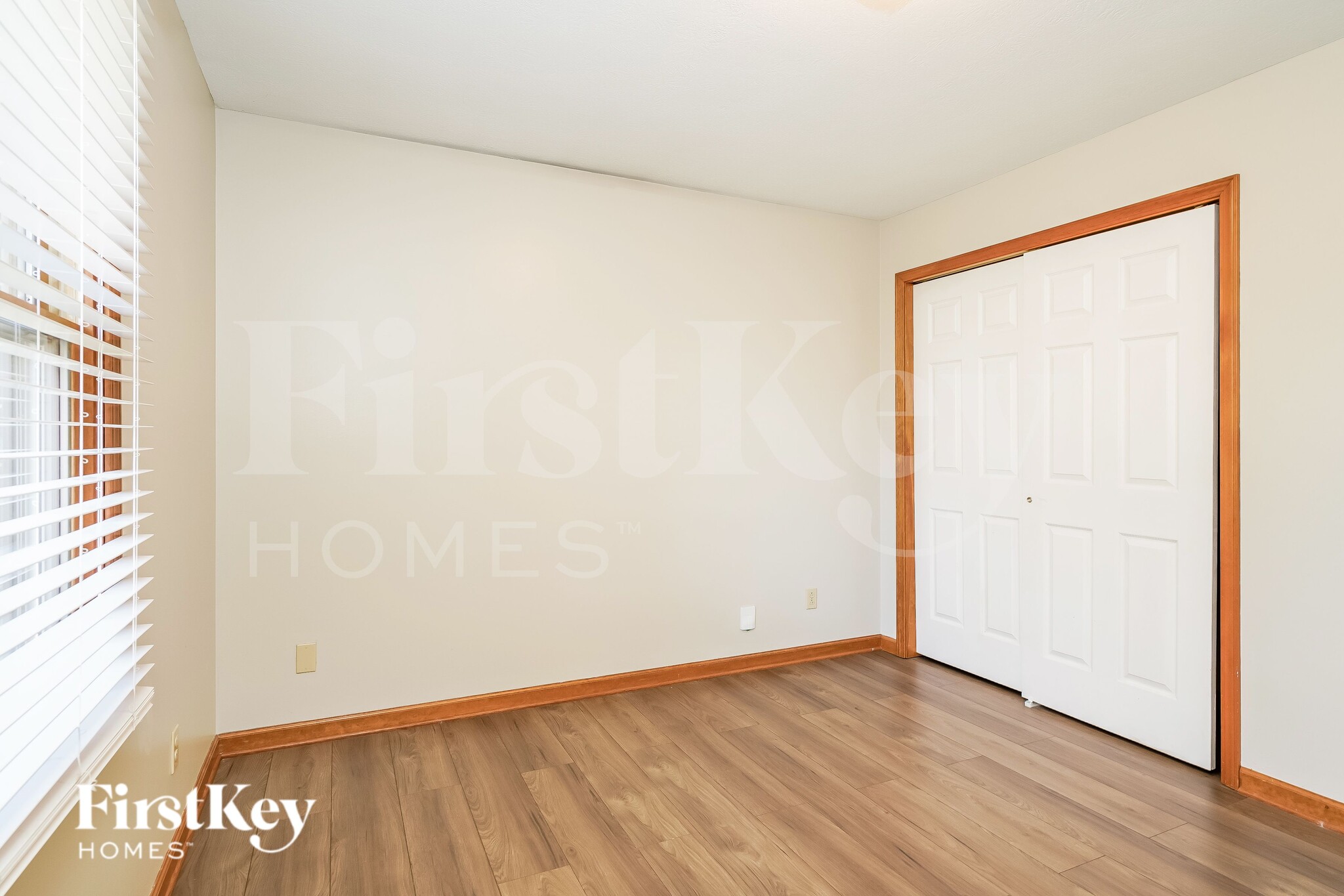 Building Photo - 873 E Cragmont Dr