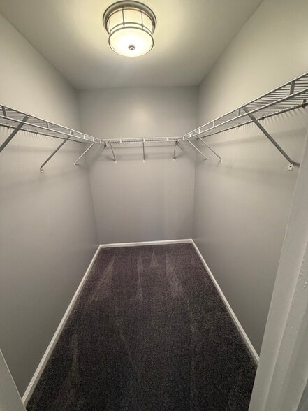 Main Walk-in Closet - 102 Stone Hurst Ct