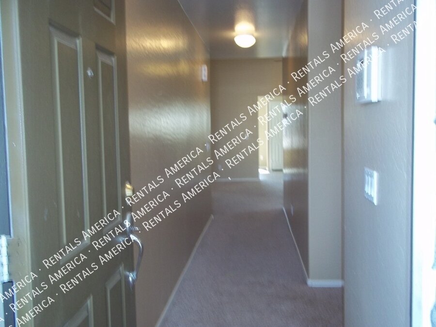 Building Photo - 6605 W Desert Ln