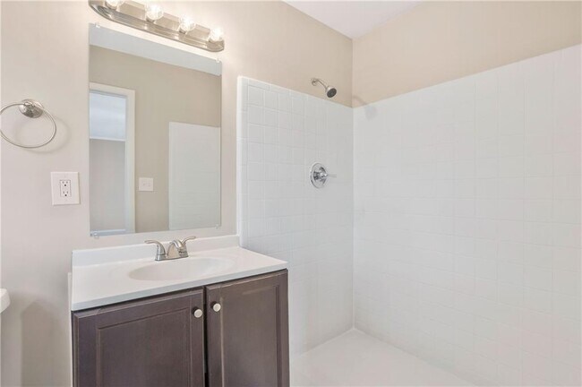 Building Photo - 3325 Kingfisher Dr