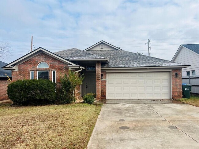 Building Photo - 2005 E View Dr