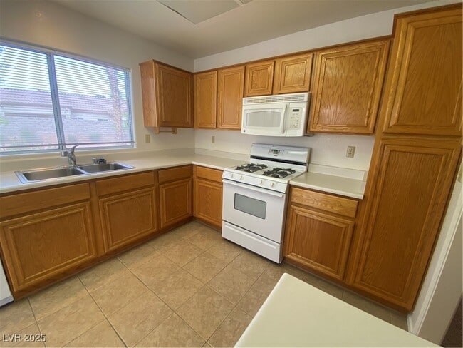 Building Photo - 9612 Buckhorn Dr