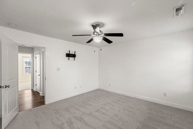 Building Photo - Gorgeous Home Offering Over 3000 HSF!