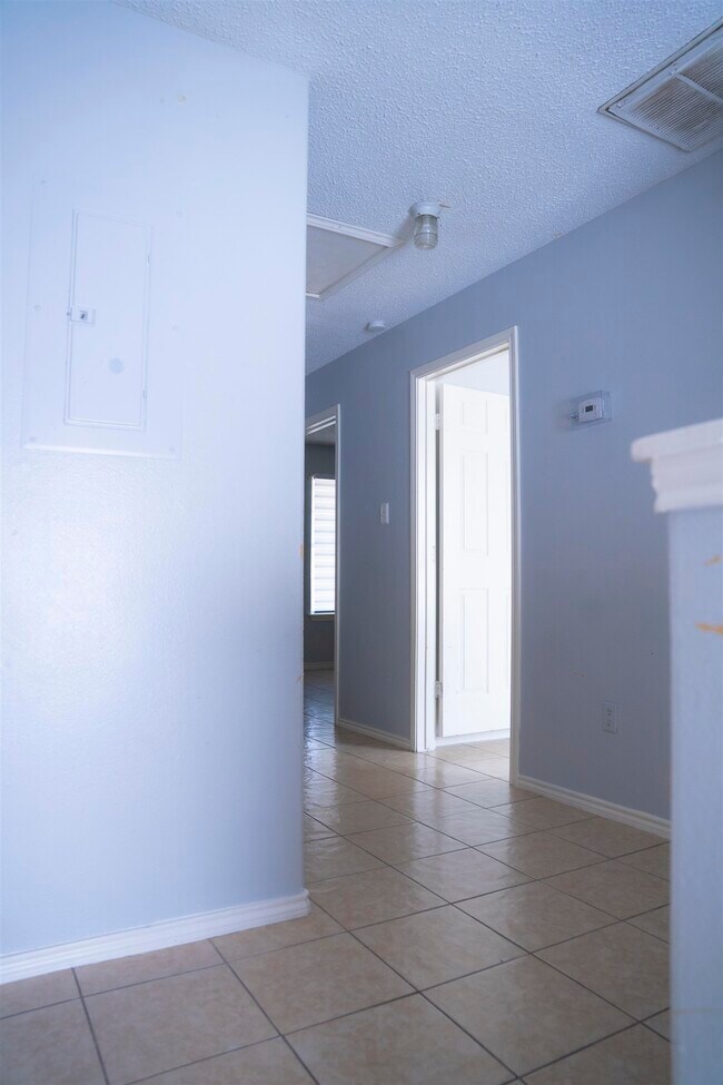 Building Photo - 311 Soria Dr