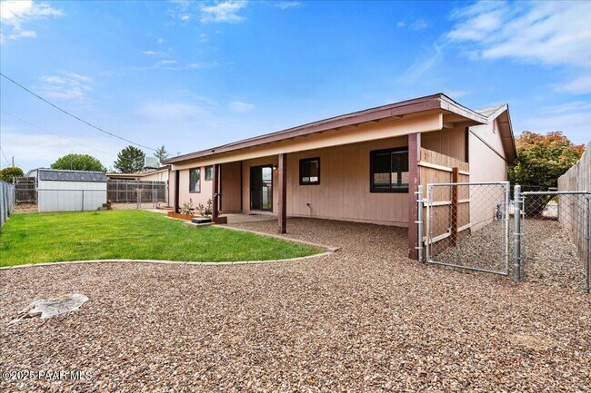 Building Photo - 3795 N Navajo Dr
