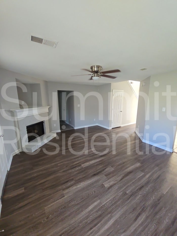 Building Photo - 4560 Longtree Ave