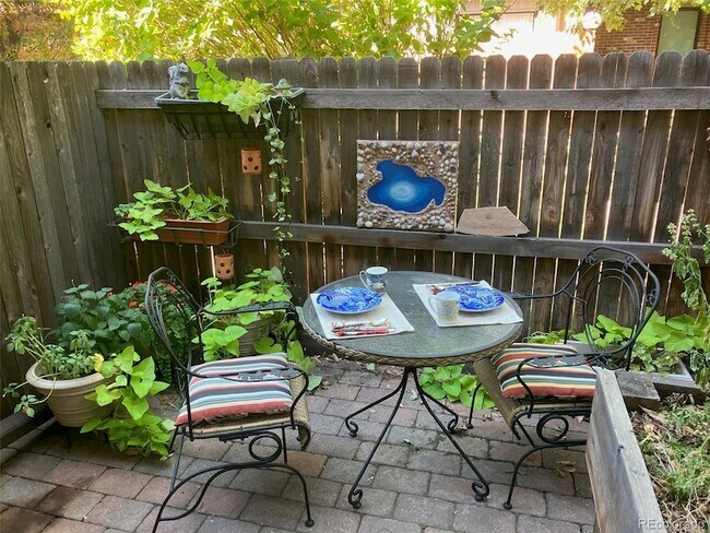 Building Photo - 9260 W Utah Ave