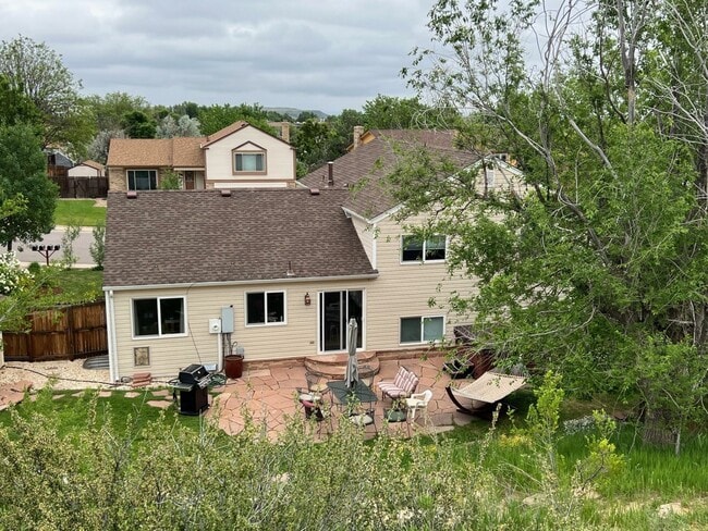Building Photo - 5 Bedroom Home, Backs to Open Space, Walki...