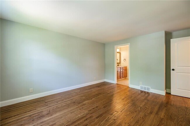 Building Photo - 104 Tumbleweed Dr