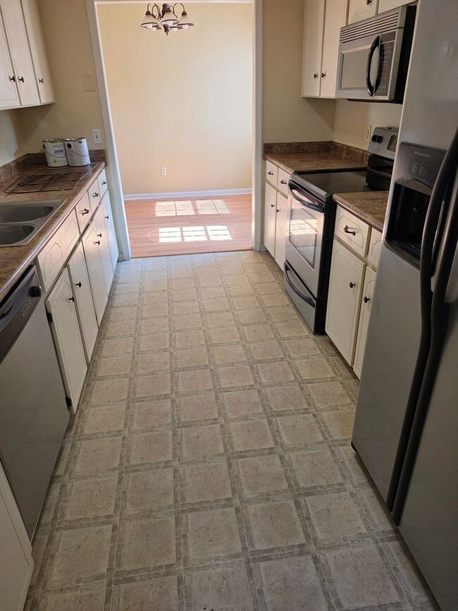 Building Photo - 620 Honey Ridge Ln