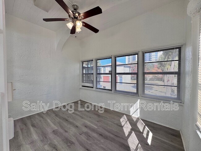 Building Photo - 436 N Grandview Ave