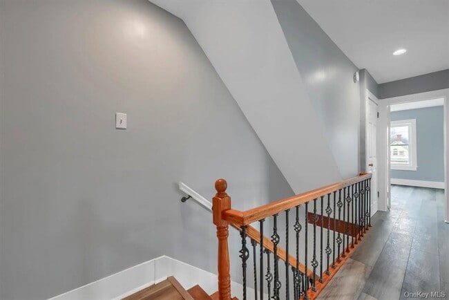 Building Photo - 67 Watkins Ave