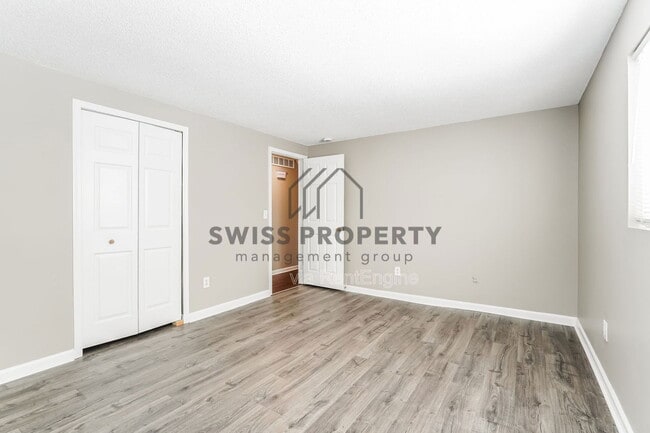 Building Photo - 5279 Lindora Dr