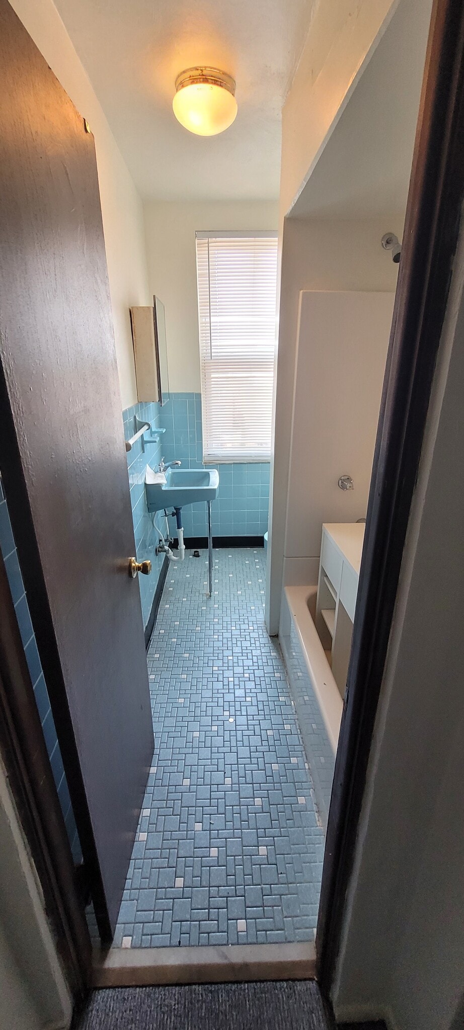 Bathroom - 346 Meyran Ave