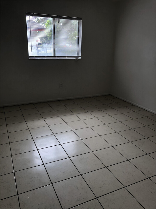 Building Photo - 2340 Maple Ave