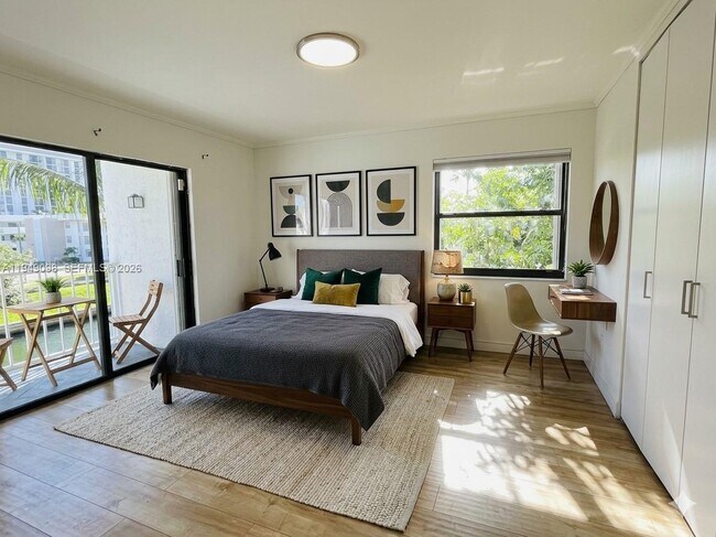 Building Photo - 1650 NE 115th St