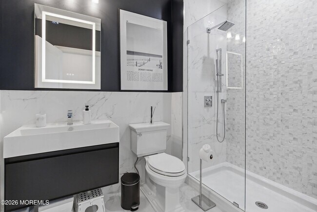 Building Photo - 619 Park Ave