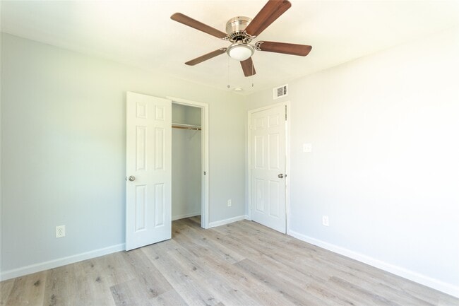 Building Photo - 1020 5th Ave N