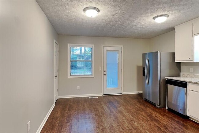 Building Photo - 3784 Cherokee Overlook Dr