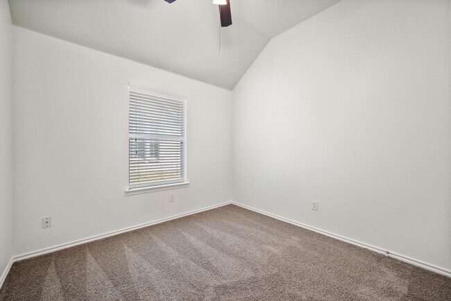 Building Photo - 9880 Wyndbrook Dr