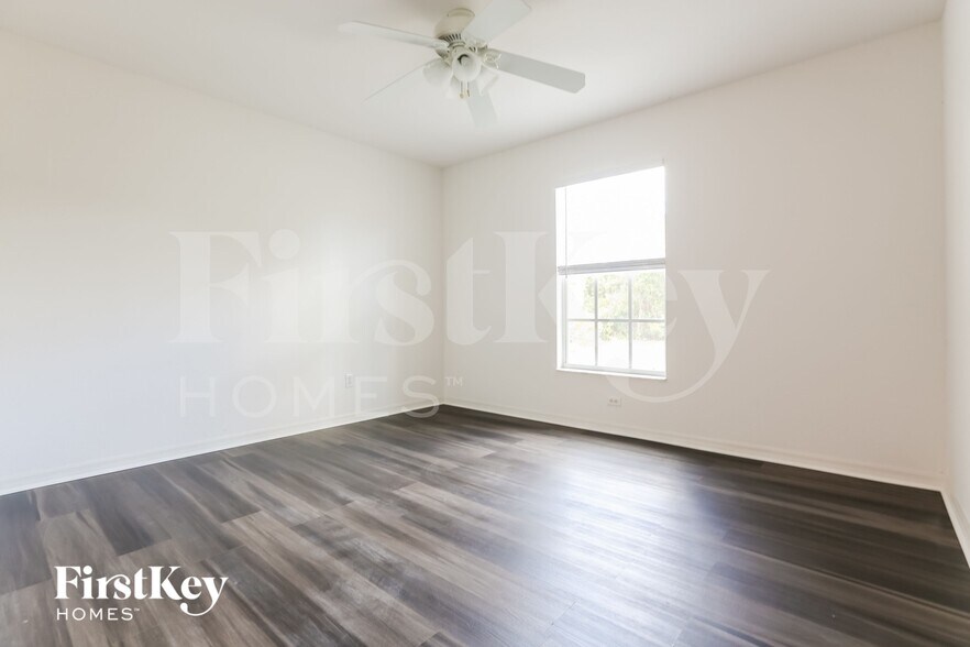 Building Photo - 11092 Vanessa Ave