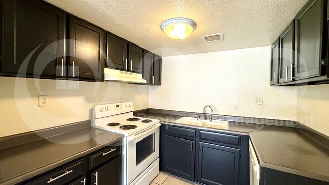 Building Photo - 2662 N 43rd Ave