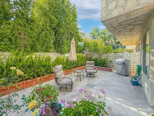 Building Photo - 29717 Strawberry Hill Dr