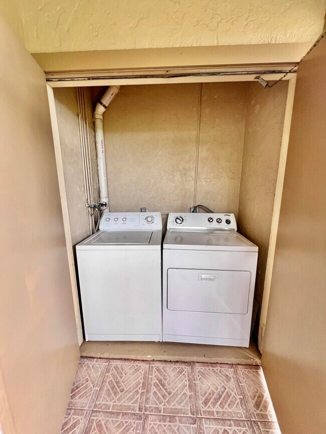 Building Photo - 1766 Abbey Rd