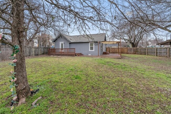 Building Photo - 1802 Webberville Rd