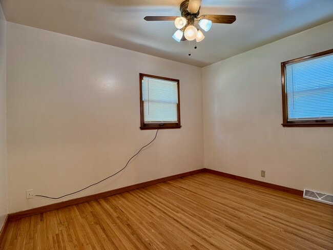 Building Photo - 1523 Margaretha Ave
