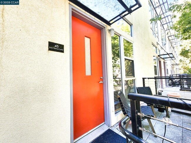 Building Photo - 45 Iron Horse Ln