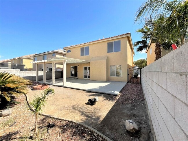 Building Photo - Two-story 4 BR & 3 BA designs offer luxuri...