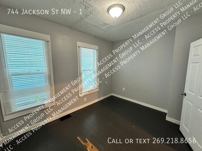 Building Photo - 744 Jackson St NW