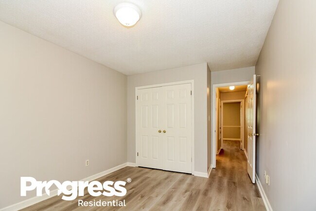 Building Photo - 5715 Riverhead Ave